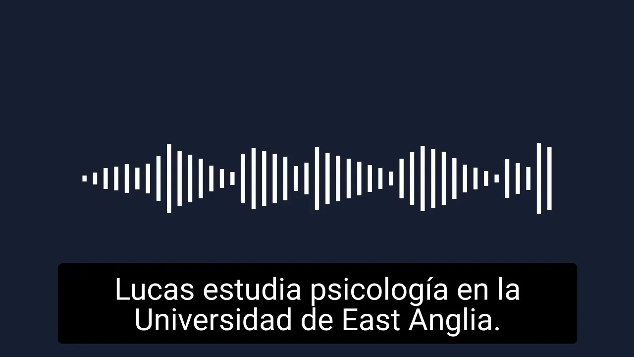 Audio waveform with large subtitle: 'Lucas estudia psicología en la Universidad de East Anglia.' on dark background.